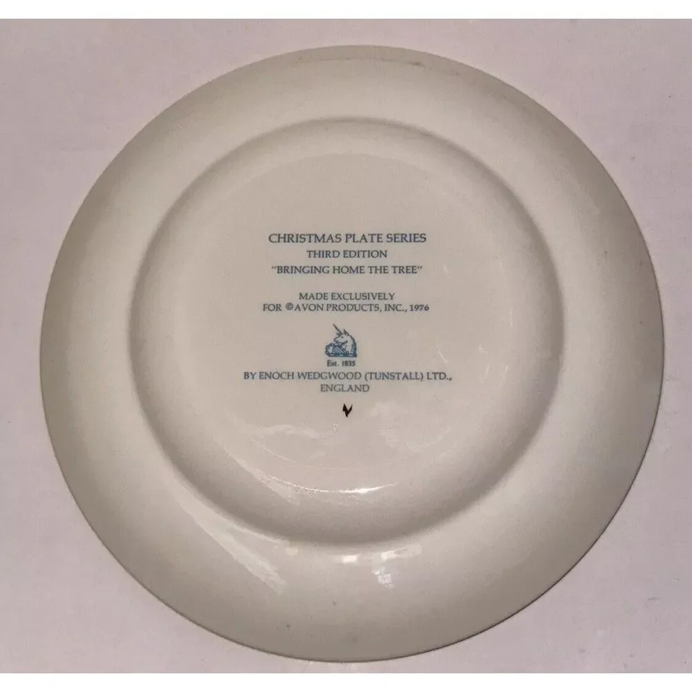 Vintage Avon Christmas‎ Plate 1976 Bringing Home the Tree with Original Box